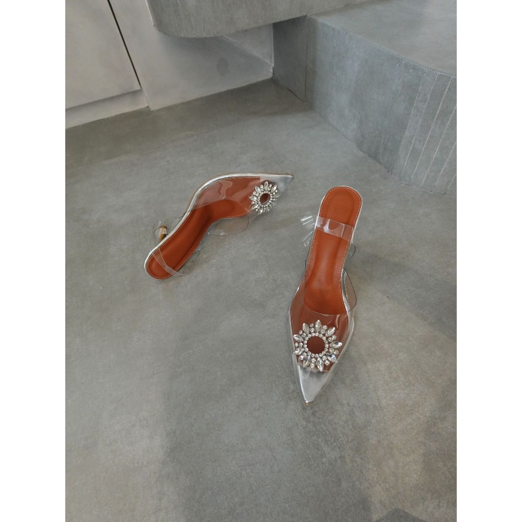 Antoinette Heel
